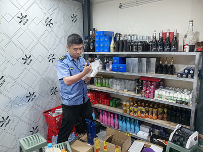 臨渭區(qū)市場監(jiān)管局開展酒吧、KTV食品安全專項檢查