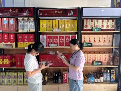 樂(lè)至縣市場(chǎng)監(jiān)管局&ldquo;三舉措&rdquo; 開(kāi)展節(jié)前白酒知識(shí)產(chǎn)權(quán)保護(hù)專(zhuān)項(xiàng)整治